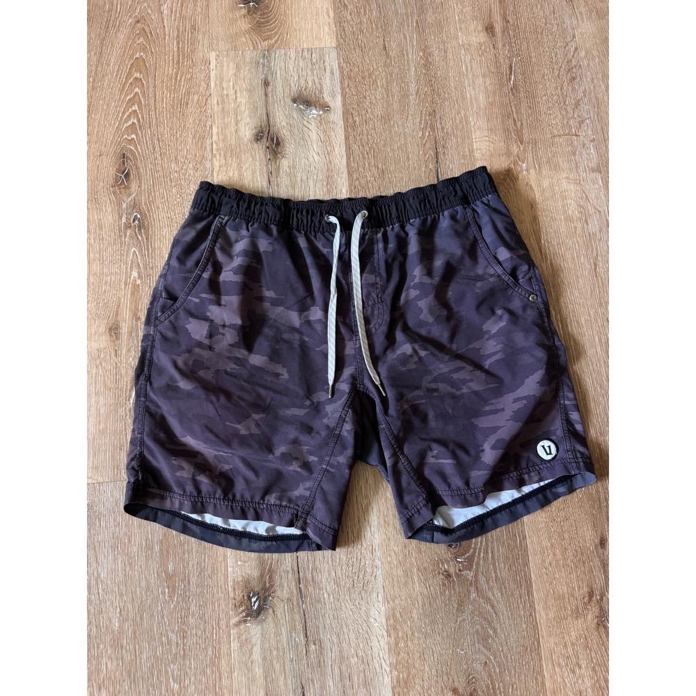 Vuori Kore Shorts Mens Medium Charcoal Camo Athletic Training Shorts